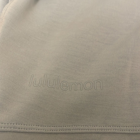Lululemon softstreme perfectly oversized cropped crew size 8, never worn - Picture 3 of 3